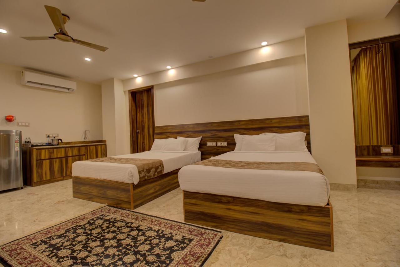 Greenstones Boutique Hotel Нашик Екстериор снимка