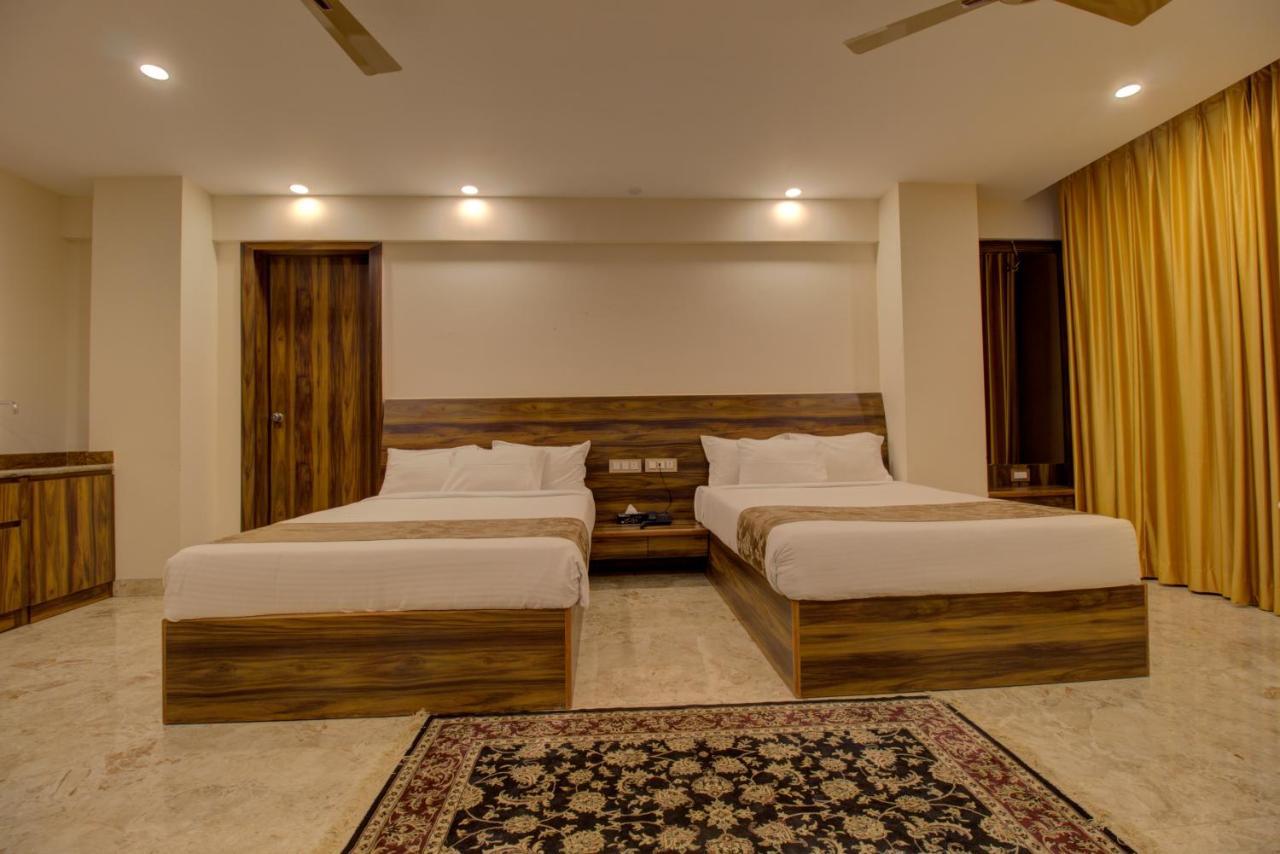 Greenstones Boutique Hotel Нашик Екстериор снимка